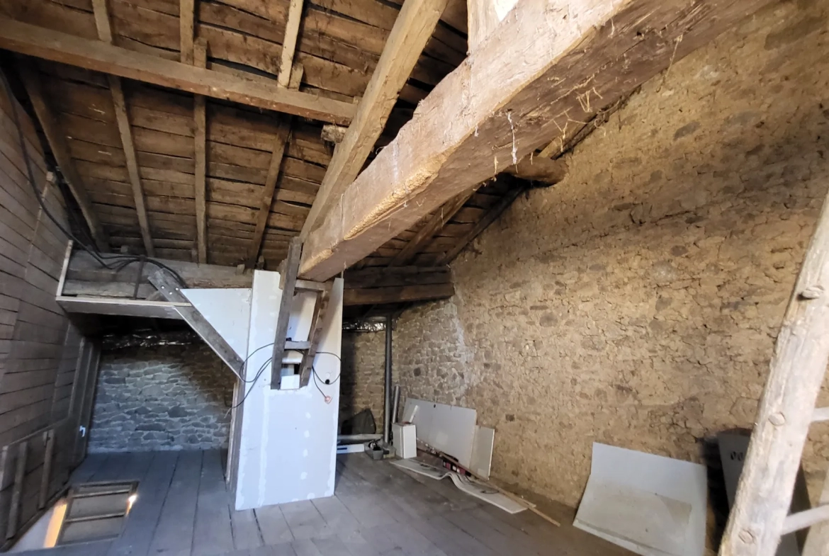 Maison avec dépendances, terrain 1400m2 à St Cyr 