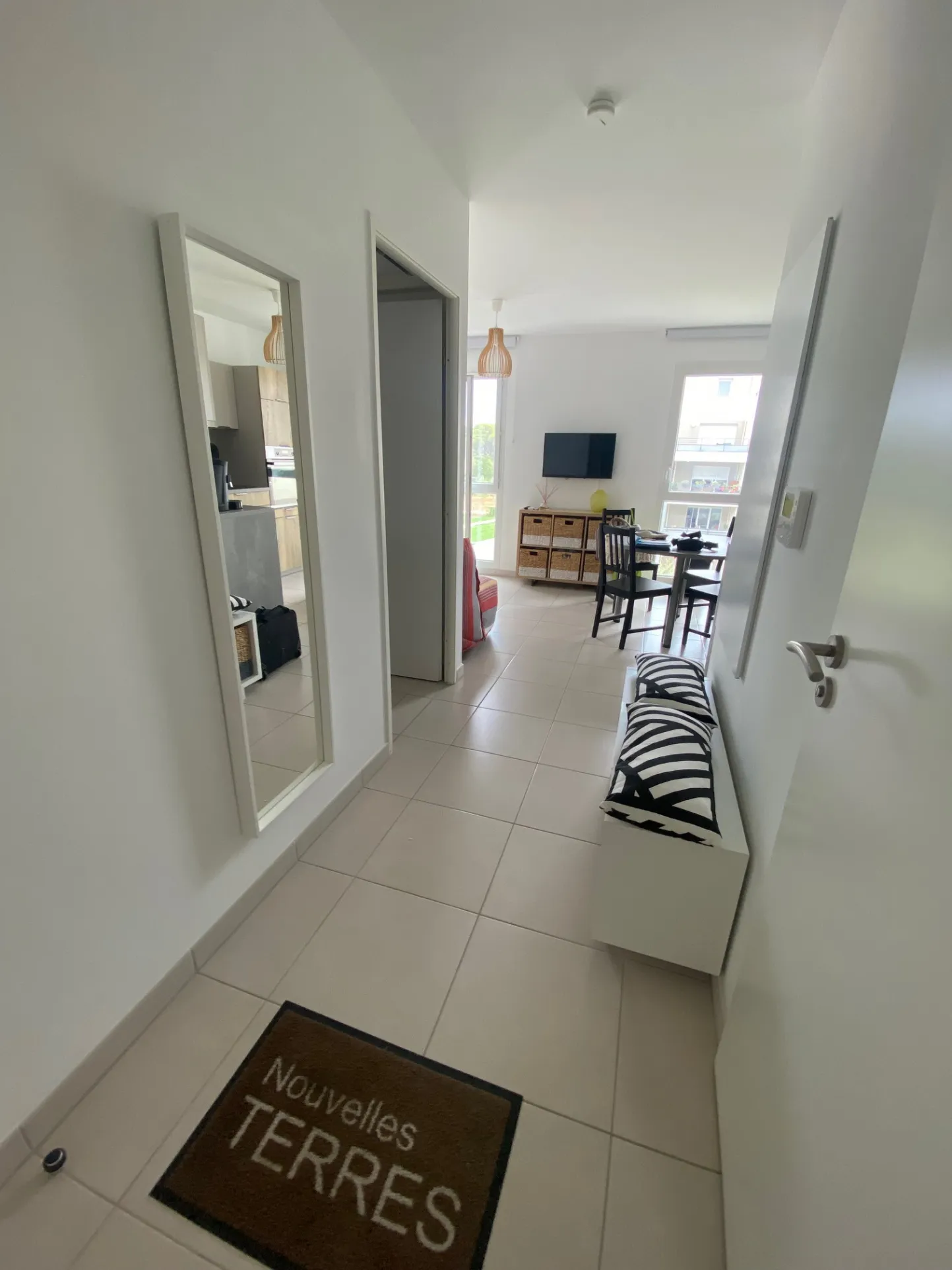 A Vendre La Londe-Les-Maures (83), en centre ville appartement T2 en parfait état, meublé, exposition Sud Est 