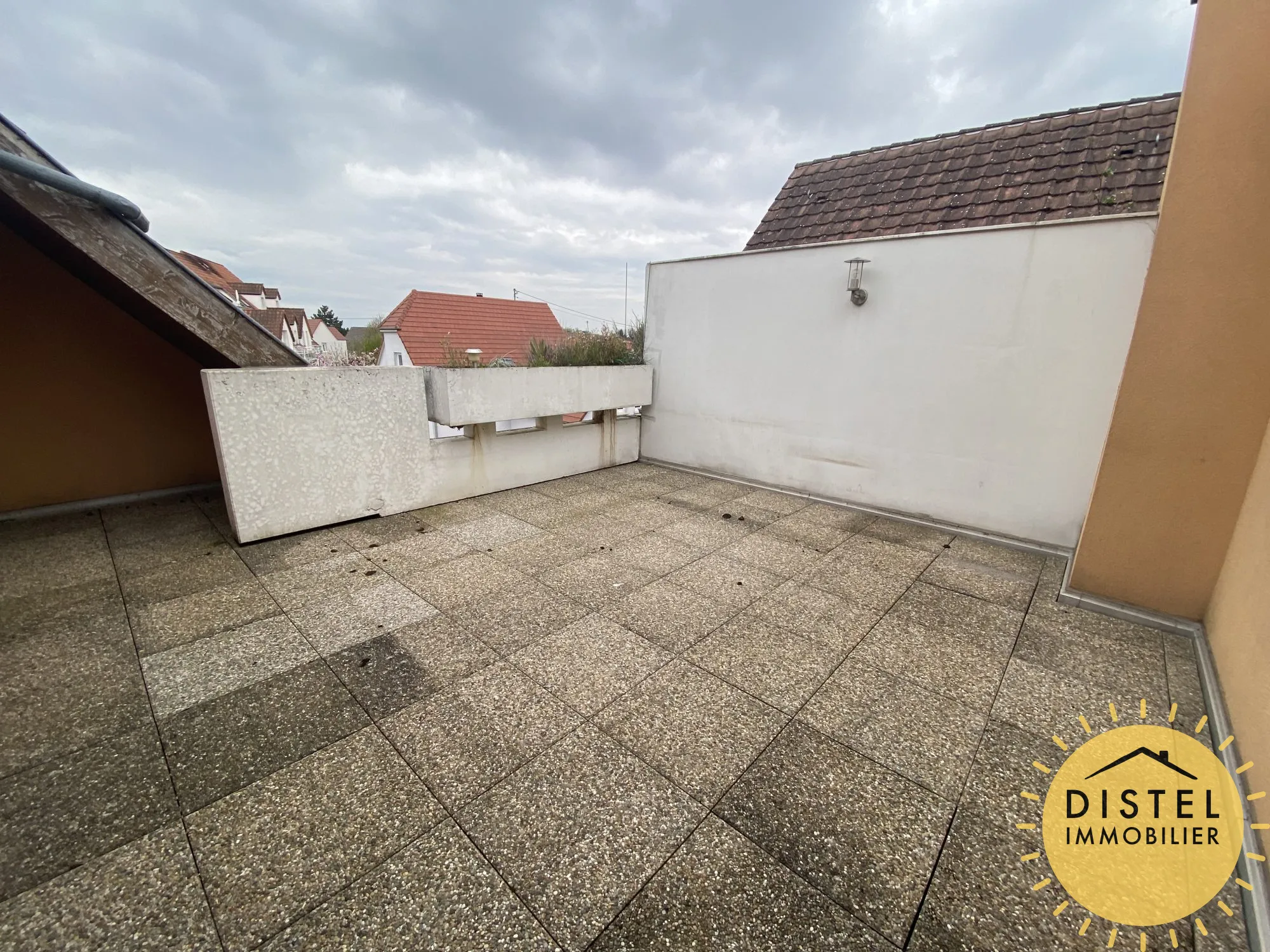 Appartement Spacieux avec Terrasse Intime à WEYERSHEIM 