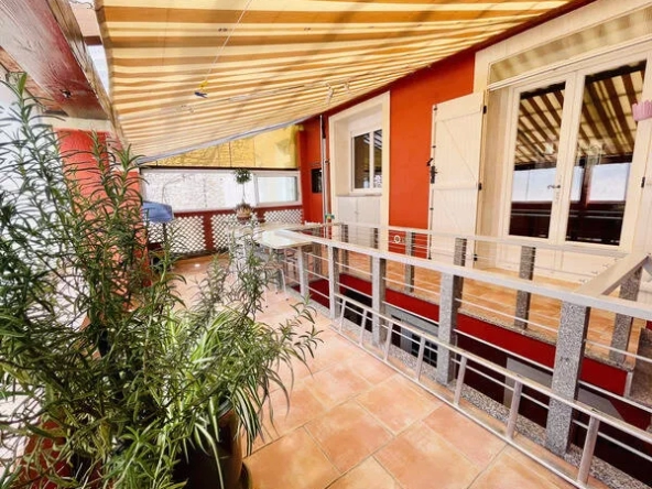 Nîmes Centre - Maison de ville 4 chambres avec belle terrasse et dépendances