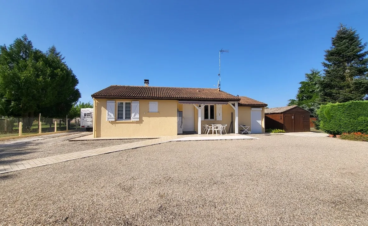 Maison Traditionnelle Plain-pied 95m2 avec Jardin à Preignac 