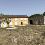 Maison en pierre avec grange et vaste terrain