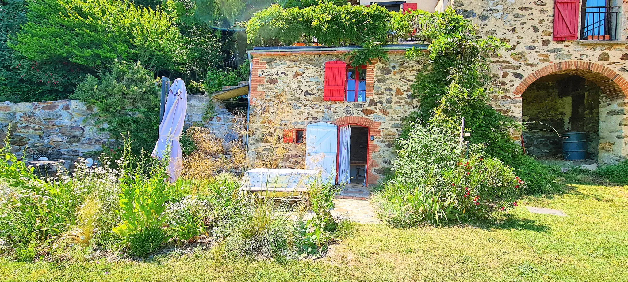 Maison de campagne avec 3 chambres et grande terrasse à Saint-Marsal 