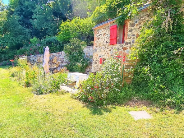 Maison de campagne avec 3 chambres et grande terrasse à Saint-Marsal