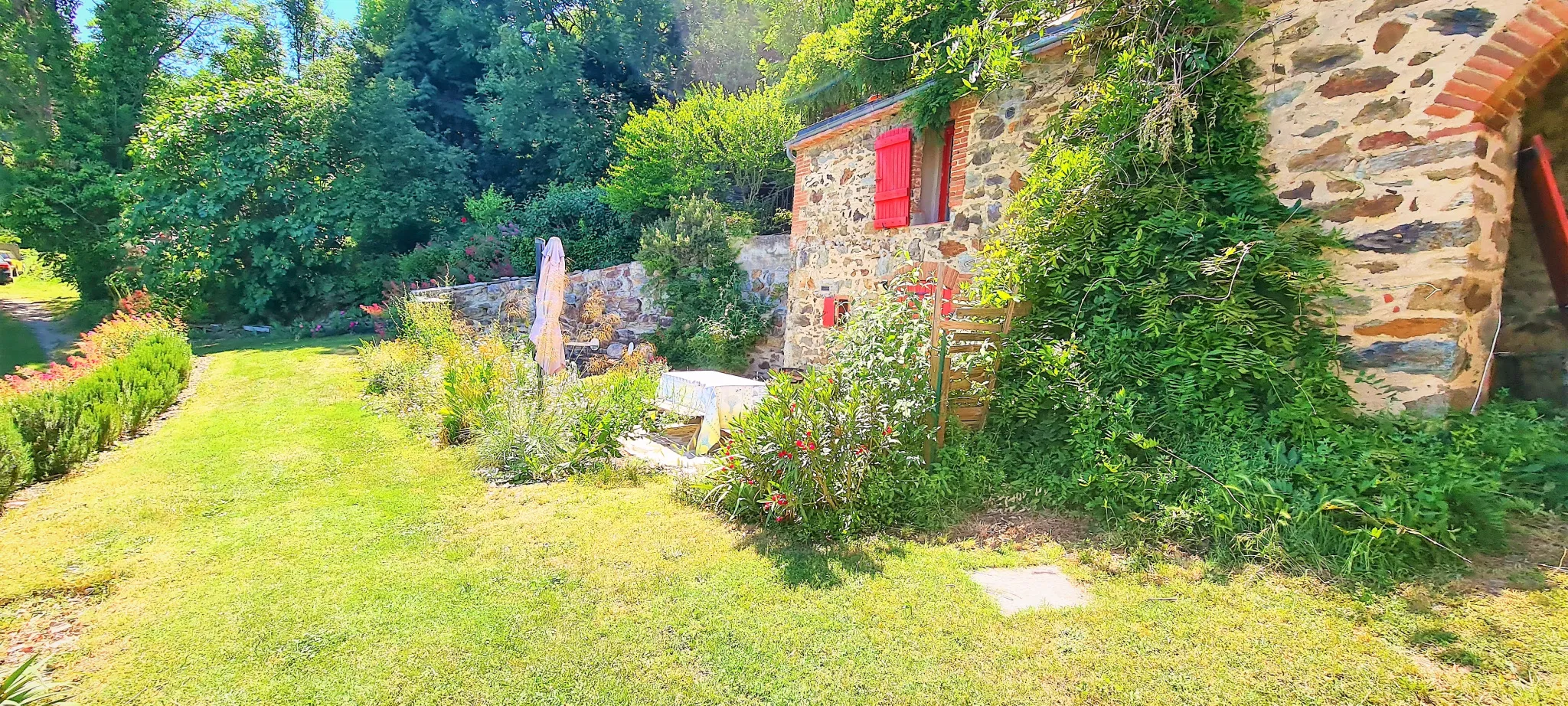 Maison de campagne avec 3 chambres et grande terrasse à Saint-Marsal 