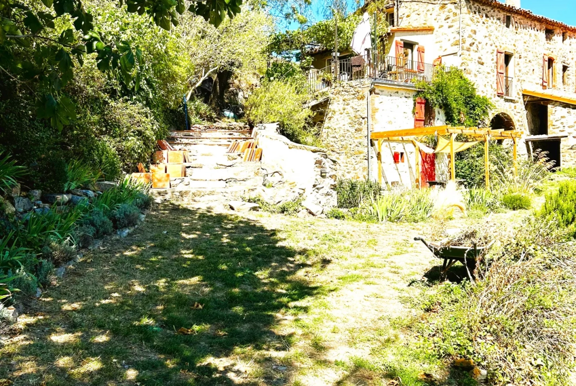 Maison de campagne avec 3 chambres et grande terrasse à Saint-Marsal 