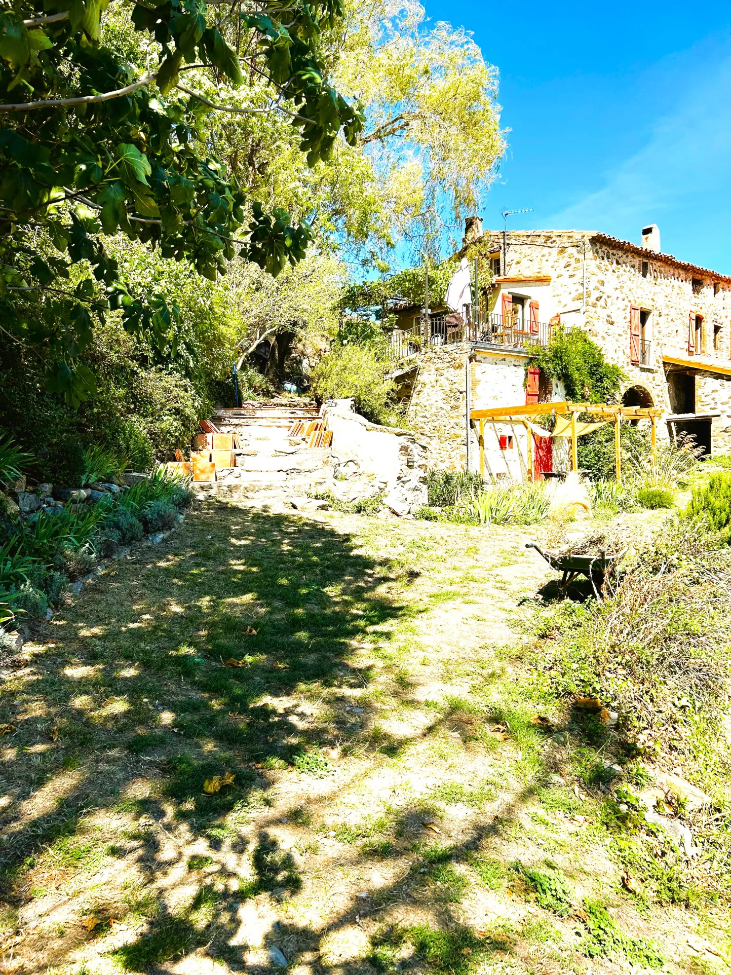 Maison de campagne avec 3 chambres et grande terrasse à Saint-Marsal 