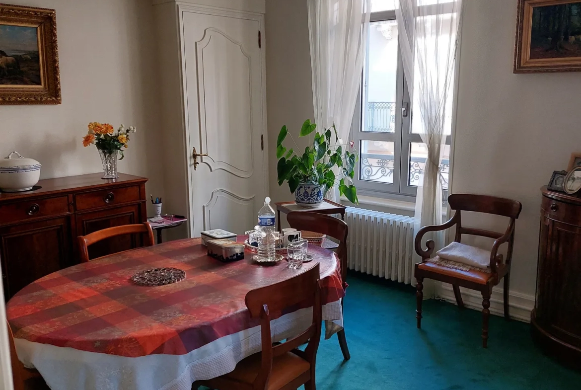 Appartement de 130.40 m2 à Vichy - Style Hausmannien 