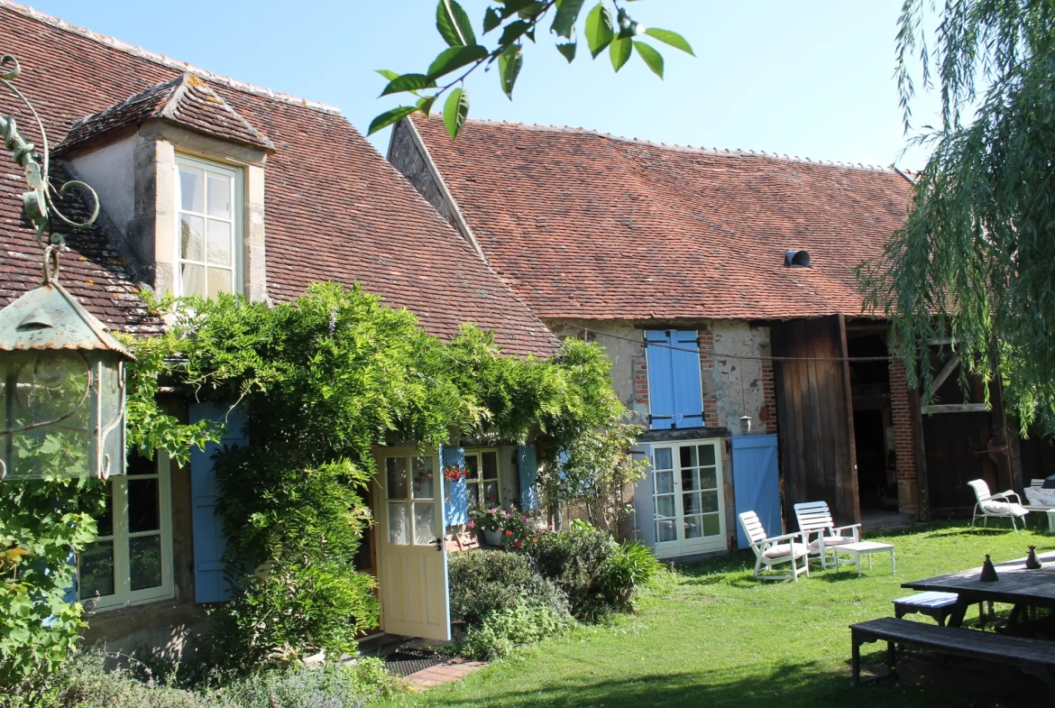 Jolie fermette près de la forêt de Tronçais avec grange sur un grand terrain 