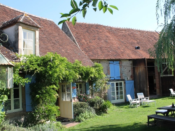 Jolie fermette près de la forêt de Tronçais avec grange sur un grand terrain