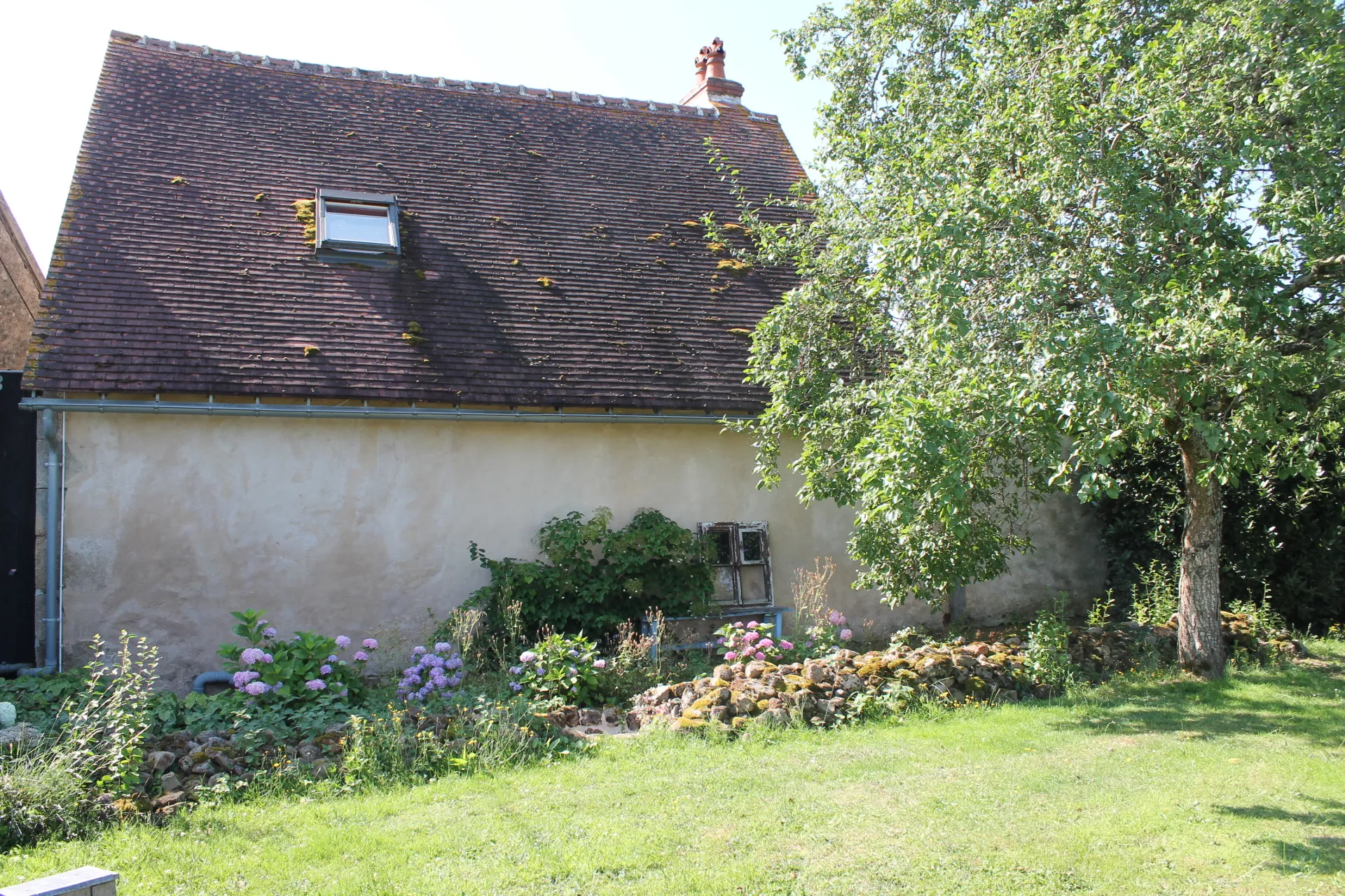 Jolie fermette près de la forêt de Tronçais avec grange sur un grand terrain 