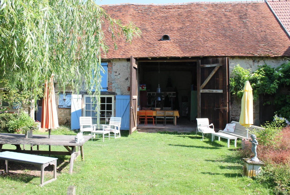 Jolie fermette près de la forêt de Tronçais avec grange sur un grand terrain 