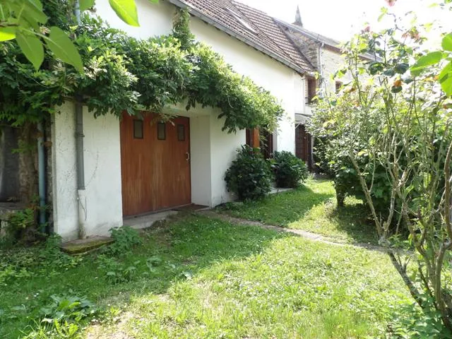 VASTE MAISON D'HABITATION AVEC GARAGE ATTENANT + 1 AUTRE A PROXIMITE 