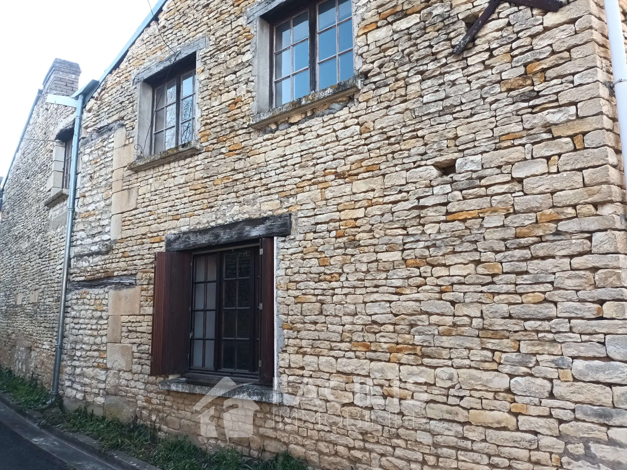 Maison de 145 m2 avec jardin proche des commodités 