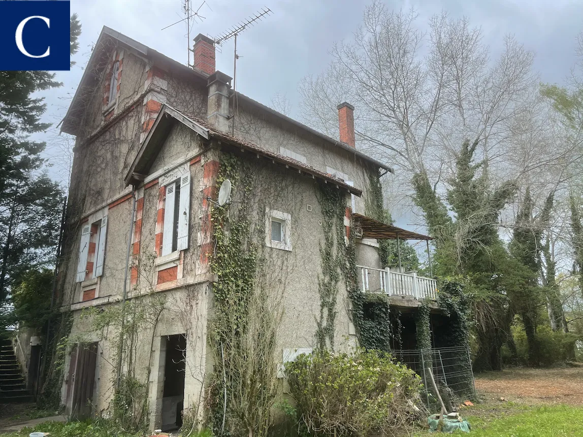 Cachet architectural ! Maison en bord de rivière à vendre à Razac sur l isle 