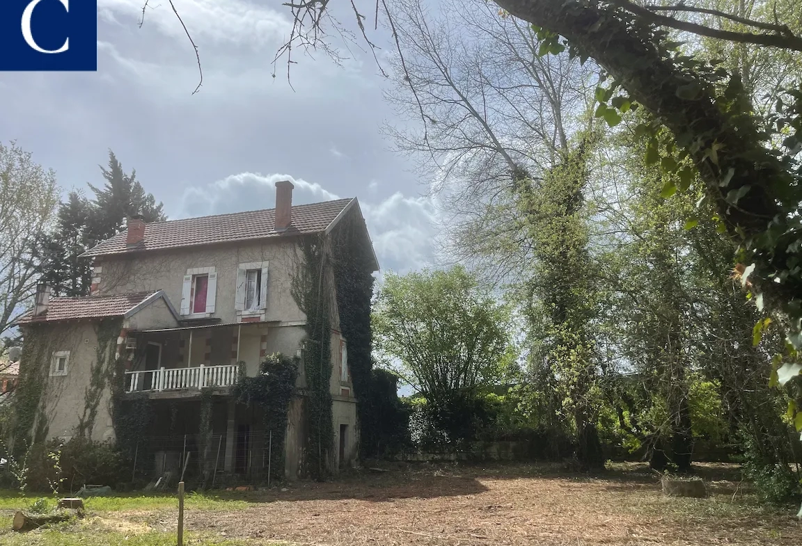 Cachet architectural ! Maison en bord de rivière à vendre à Razac sur l isle 