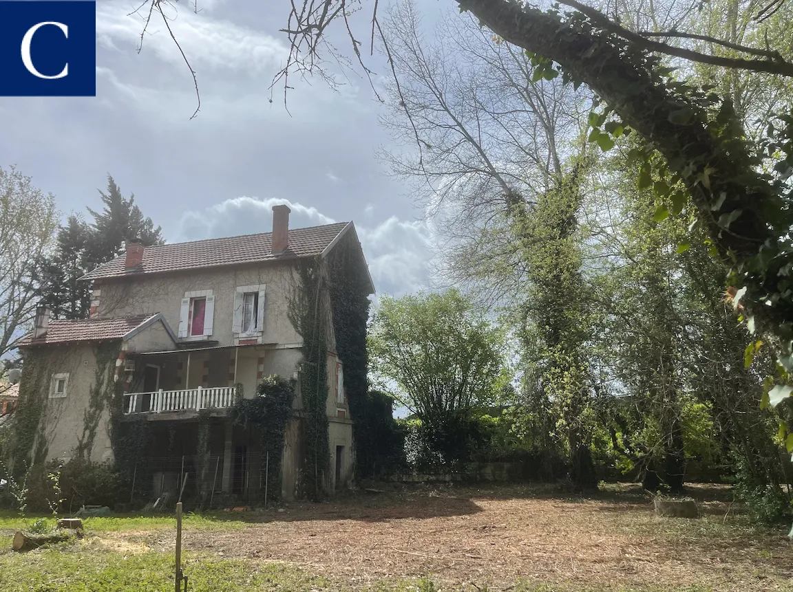 Cachet architectural ! Maison en bord de rivière à vendre à Razac sur l isle 