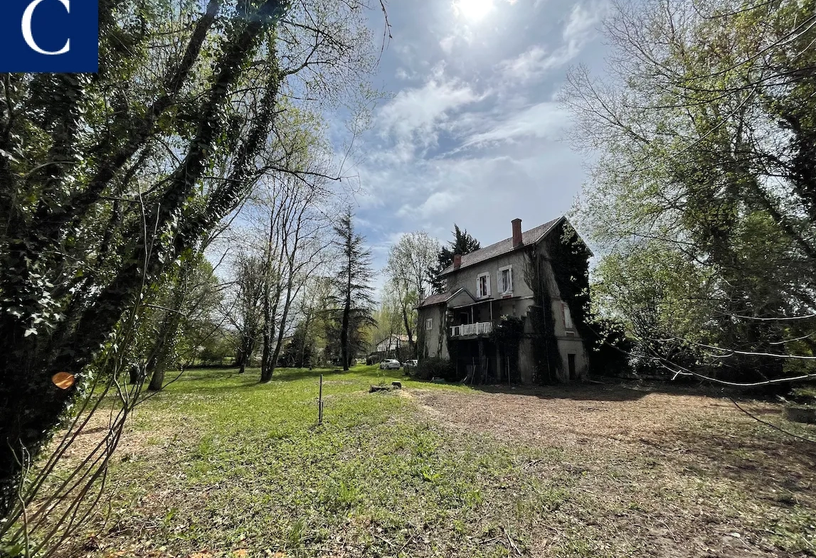 Cachet architectural ! Maison en bord de rivière à vendre à Razac sur l isle 