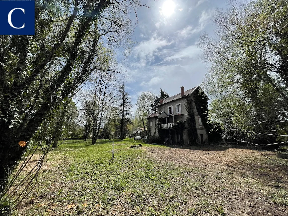 Cachet architectural ! Maison en bord de rivière à vendre à Razac sur l isle 