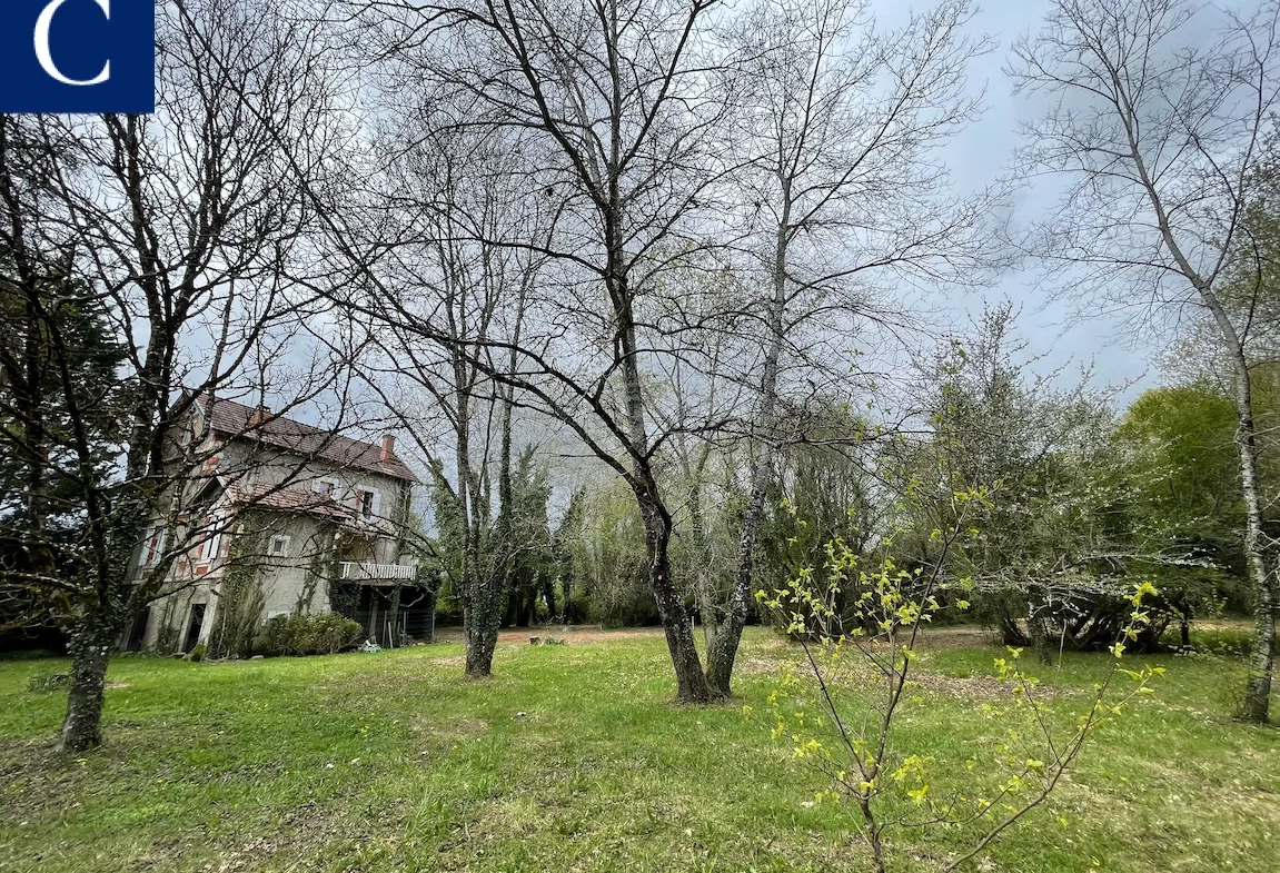 Cachet architectural ! Maison en bord de rivière à vendre à Razac sur l isle 