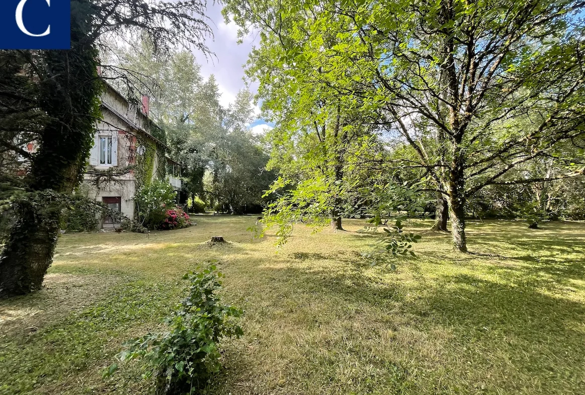 Cachet architectural ! Maison en bord de rivière à vendre à Razac sur l isle 