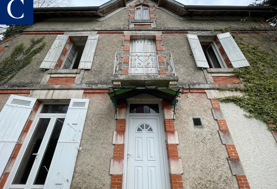 Cachet architectural ! Maison en bord de rivière à vendre à Razac sur l isle 