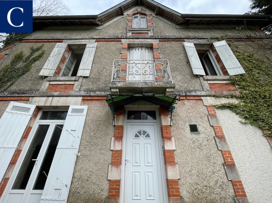 Cachet architectural ! Maison en bord de rivière à vendre à Razac sur l isle 