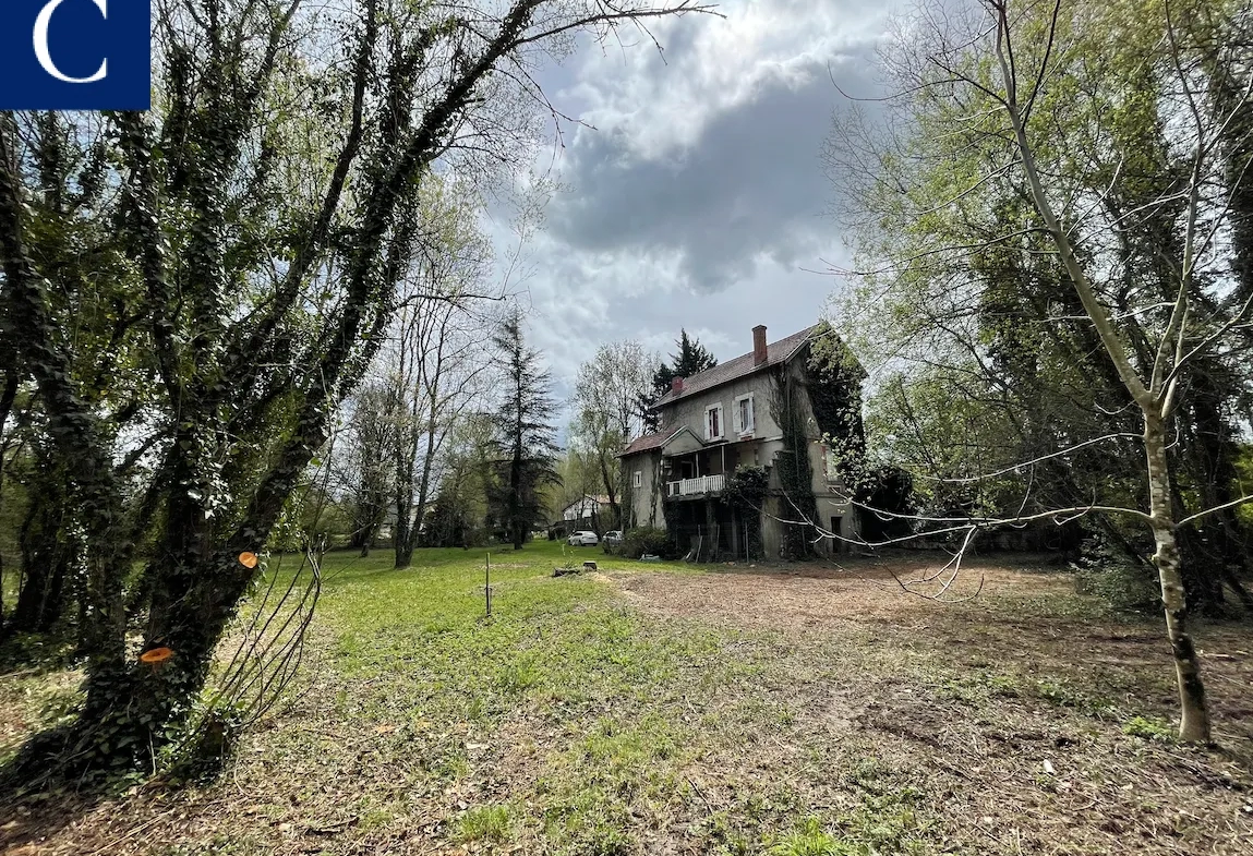 Cachet architectural ! Maison en bord de rivière à vendre à Razac sur l isle 