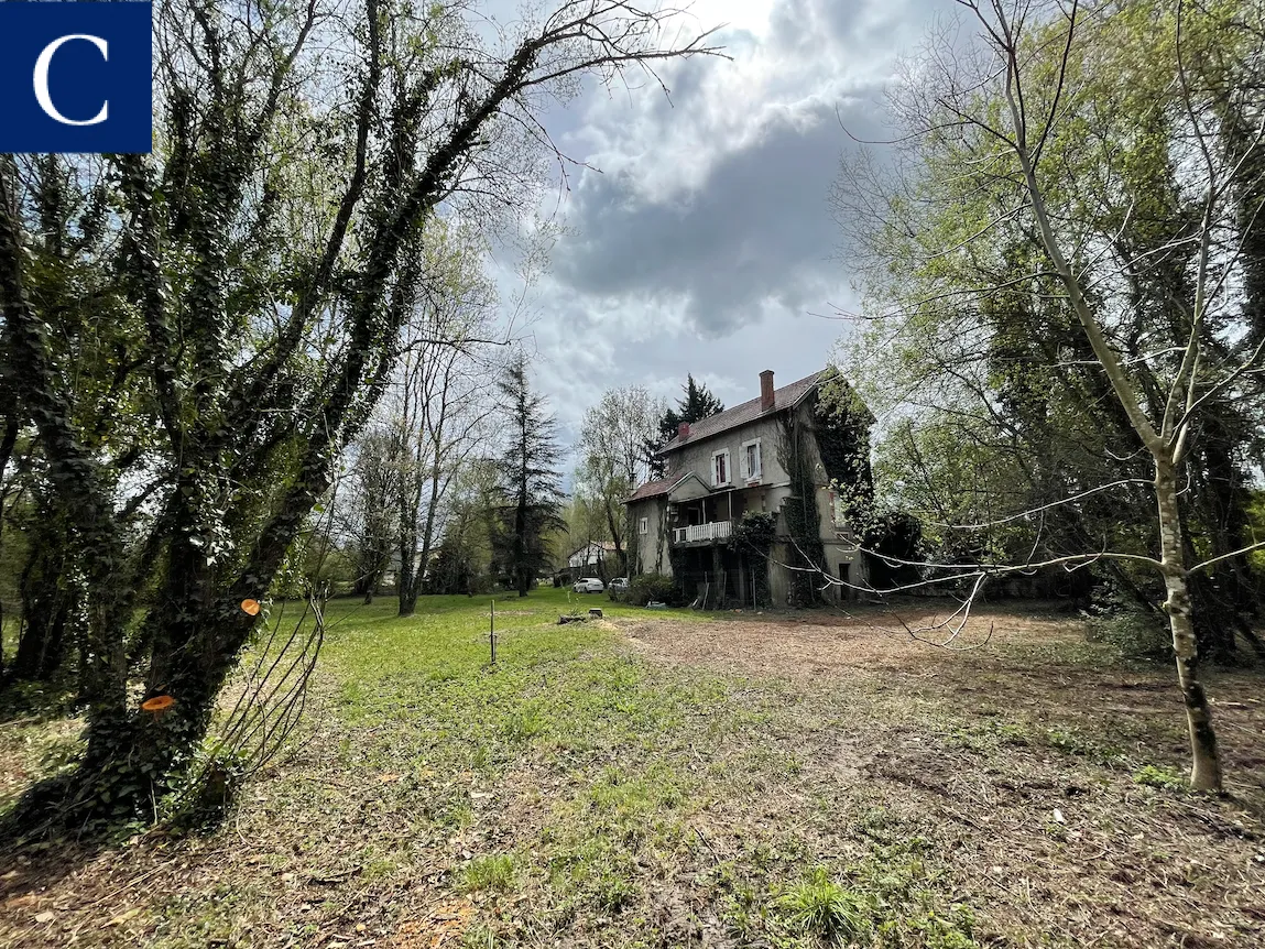 Cachet architectural ! Maison en bord de rivière à vendre à Razac sur l isle 