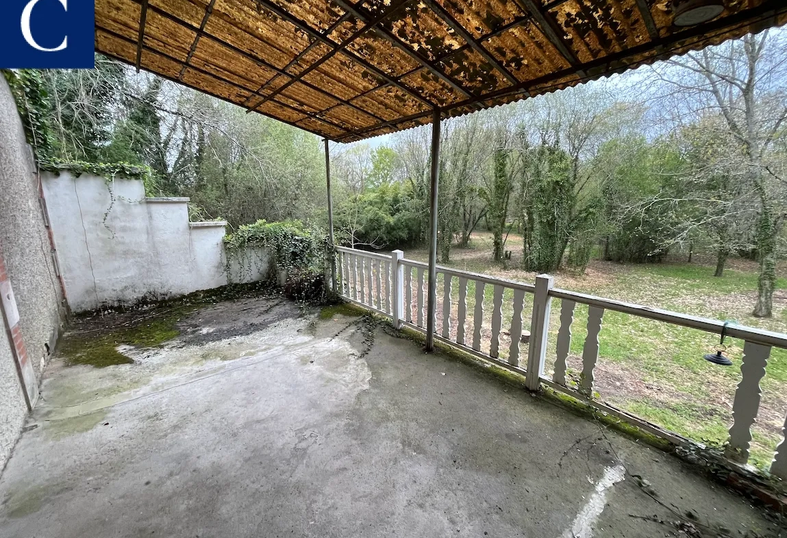 Cachet architectural ! Maison en bord de rivière à vendre à Razac sur l isle 