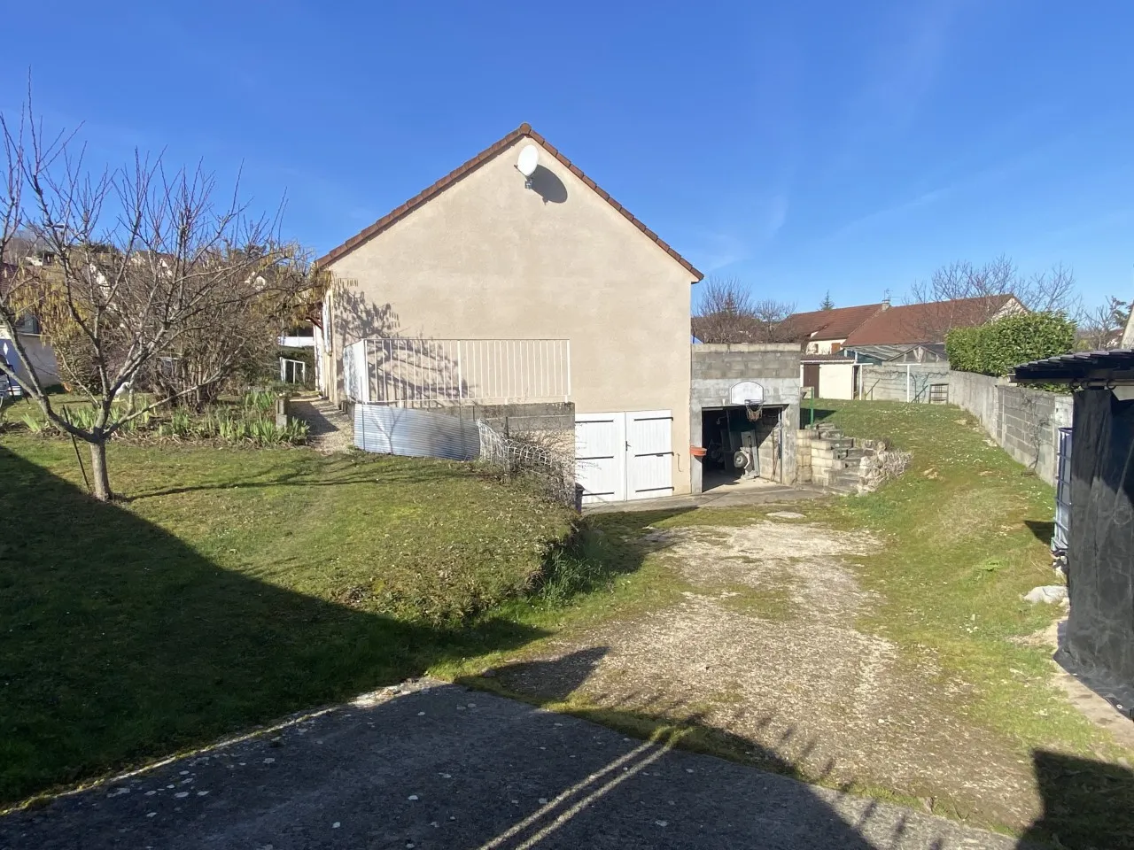 Pont sur Yonne - Pavillon de plain-pied avec sous-sol et terrasse 