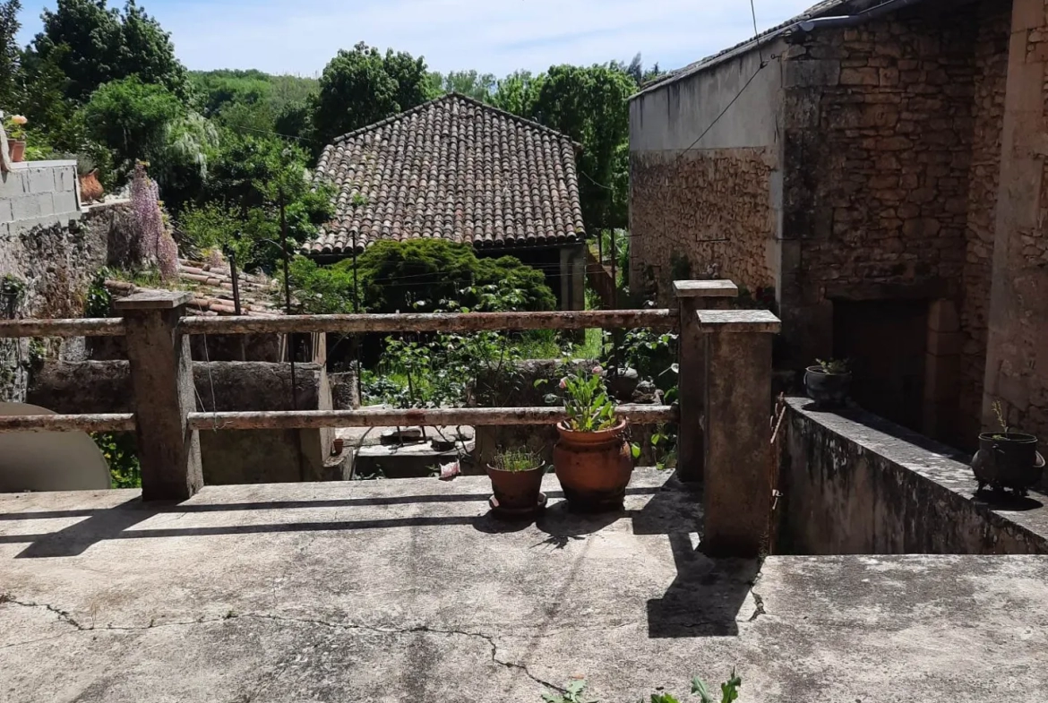 Maison de village à Lacapelle-Biron avec jardin 