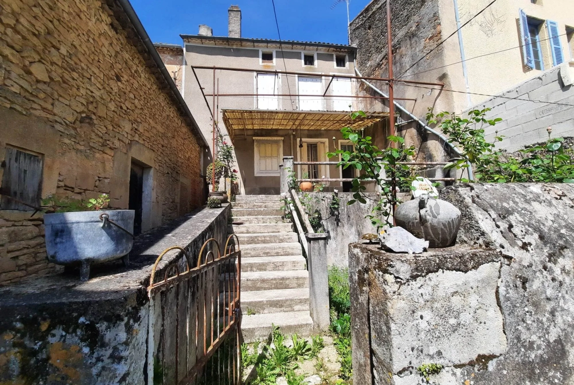 Maison de village à Lacapelle-Biron avec jardin 