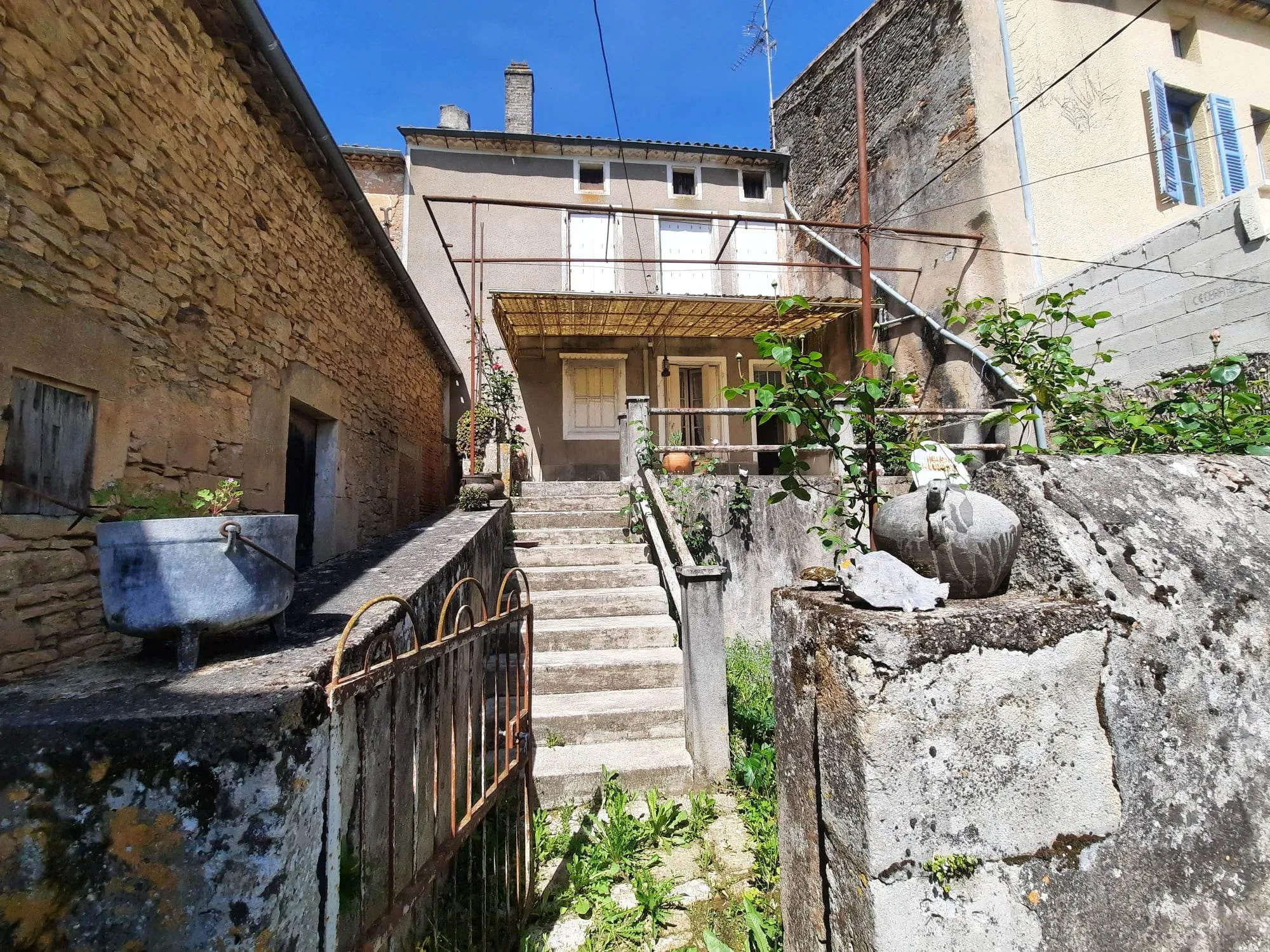 Maison de village à Lacapelle-Biron avec jardin 