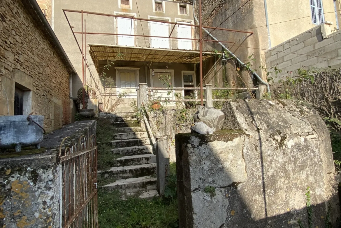 Maison de village à Lacapelle-Biron avec jardin 