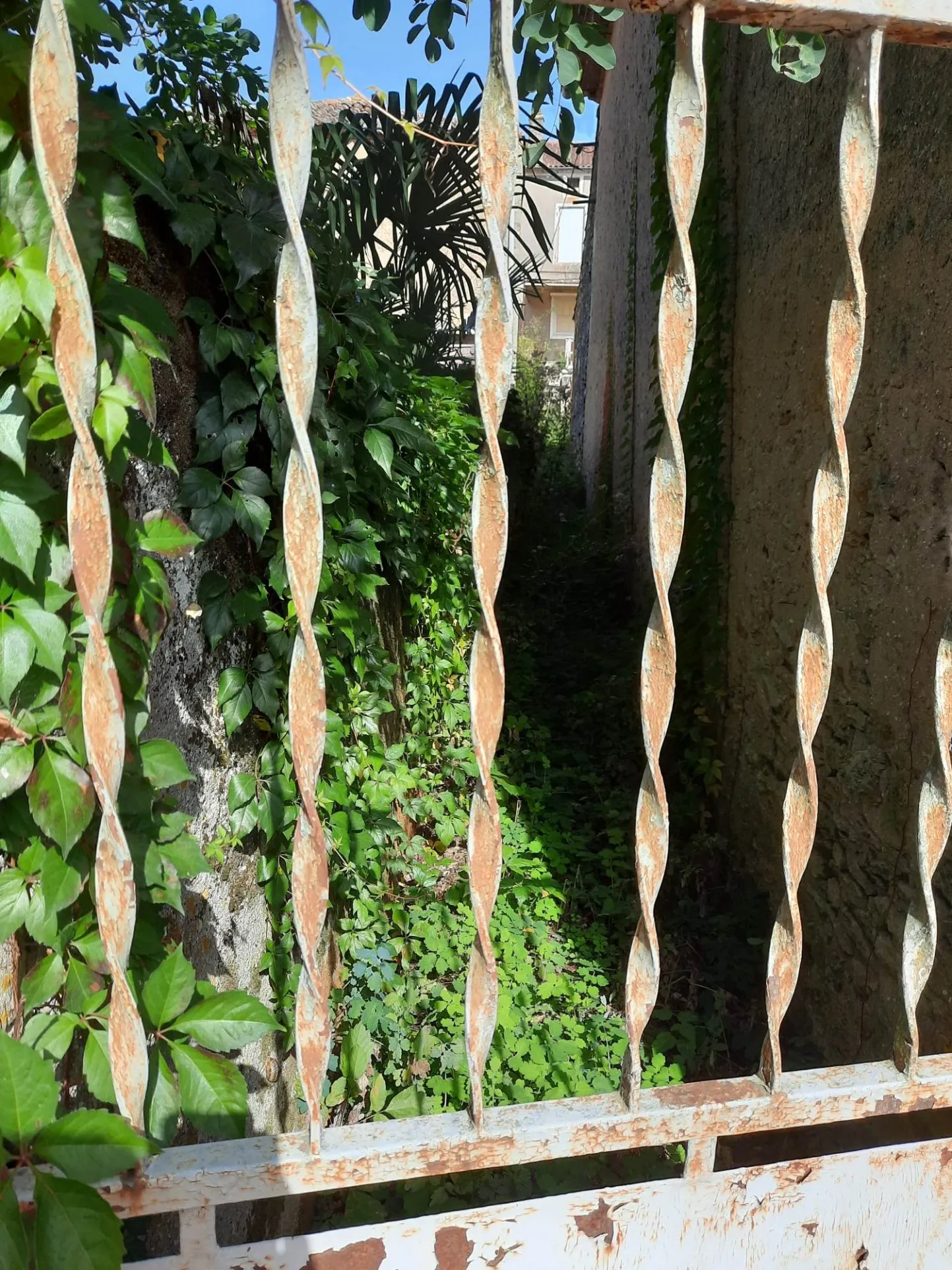 Maison de village à Lacapelle-Biron avec jardin 