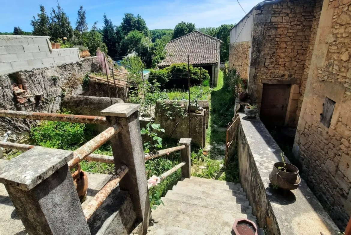 Maison de village à Lacapelle-Biron avec jardin 