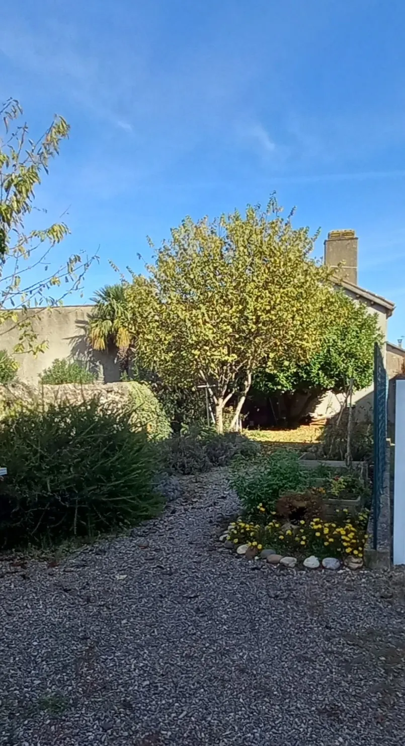 Charmante maison de ville avec jardin à Vic-en-Bigorre 