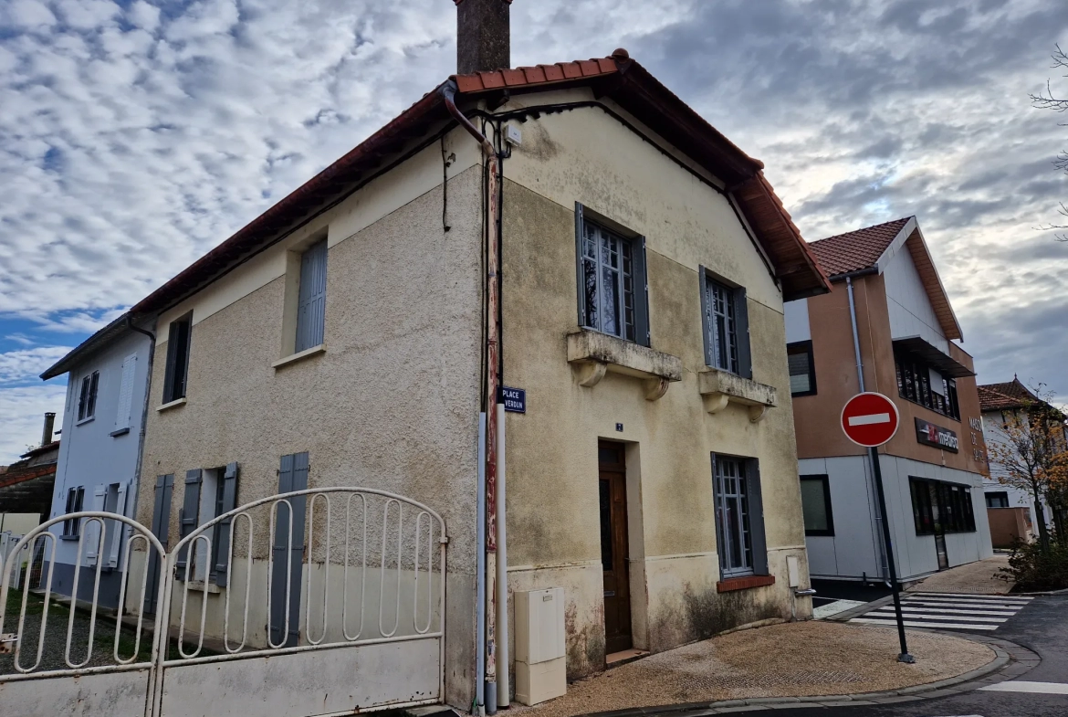 Charmante maison de ville avec jardin à Vic-en-Bigorre 