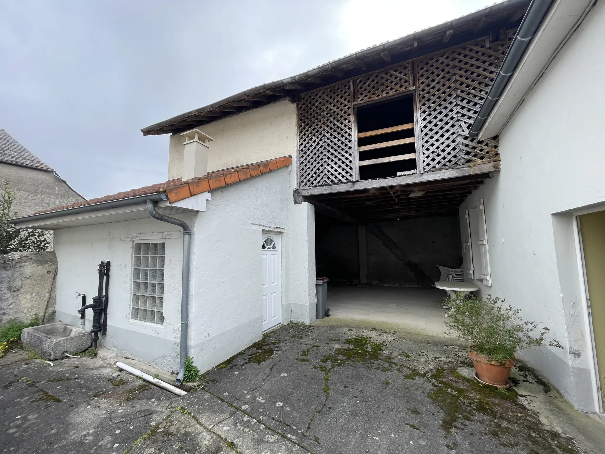 Maison ancienne avec grange attenante à vendre à Odos 