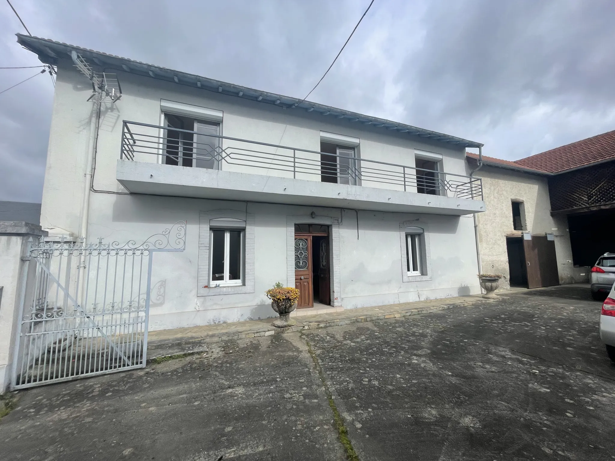 Maison ancienne avec grange attenante à vendre à Odos 