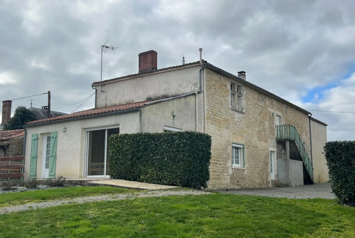 Corps de ferme avec deux maisons à Thouarsais bouildroux 