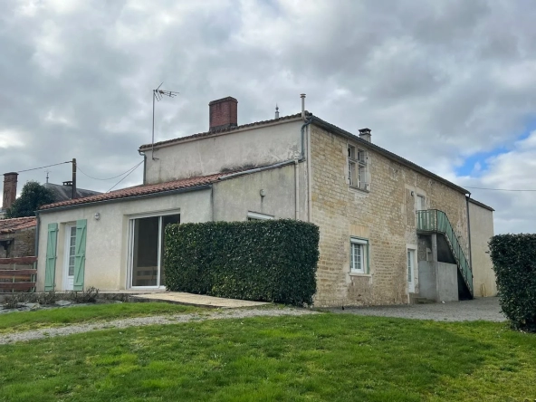 Corps de ferme avec deux maisons à Thouarsais bouildroux