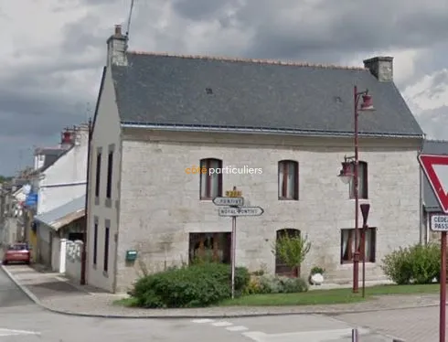 Maison au cœur d'un bourg proche Pontivy. 