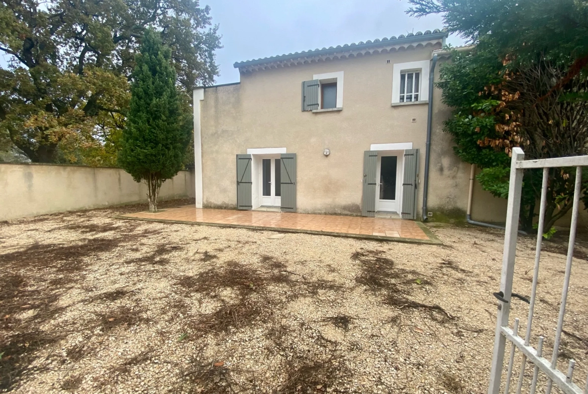 Maison 2 chambres avec jardin à Camaret sur aigues 