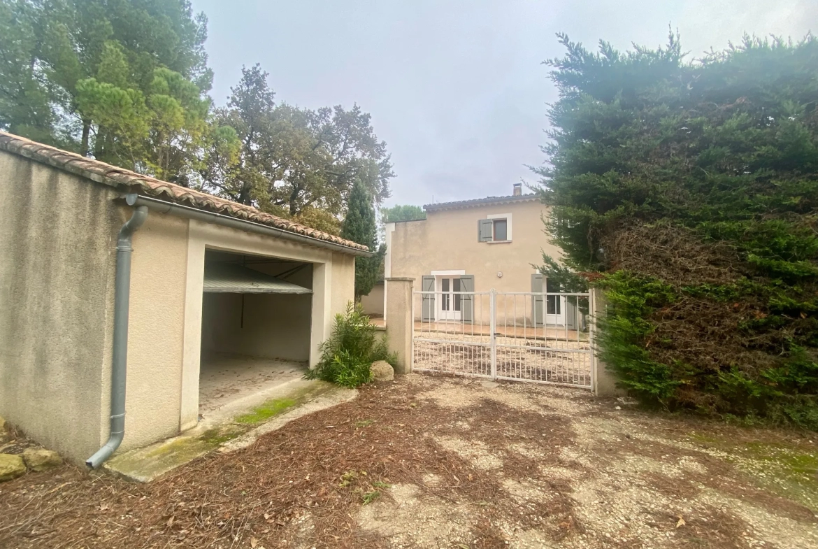 Maison 2 chambres avec jardin à Camaret sur aigues 