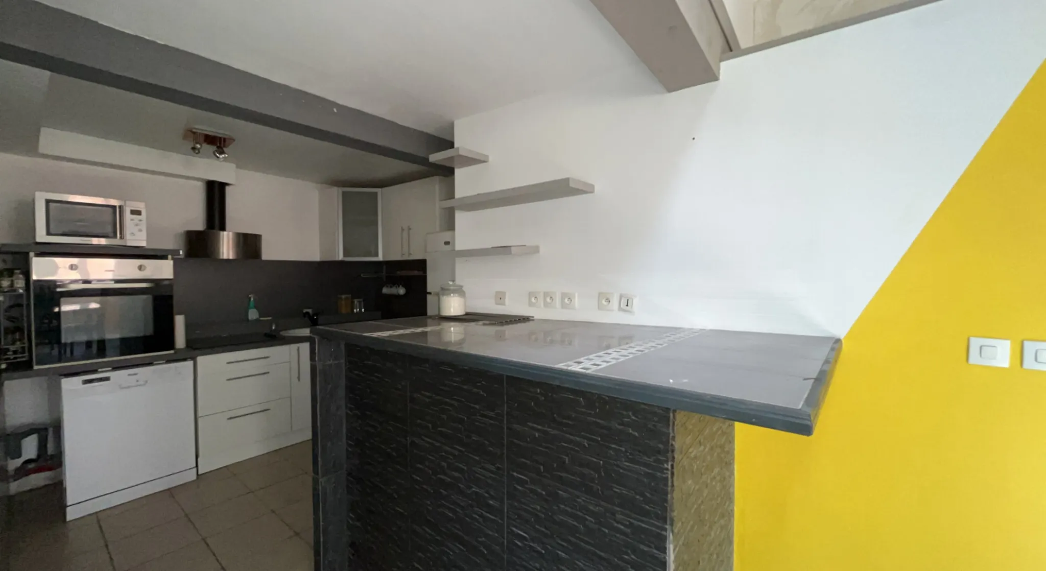 A VENDRE-Villemolaque - Immeuble de rapport - 2 Appartements avec garage moto 