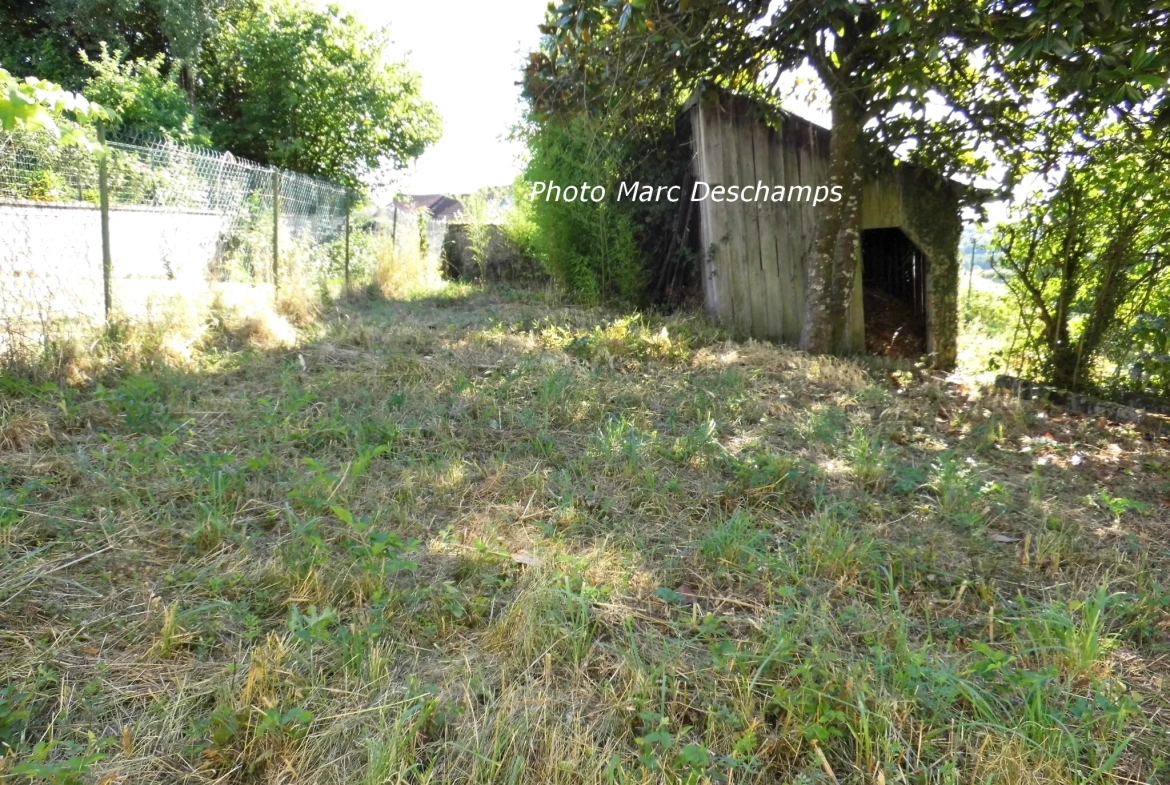 Maison de village à rénover, 3 chambres, ~100m2 avec garage et jardin 190m2 