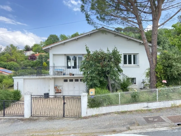 Villa avec jardin et garages