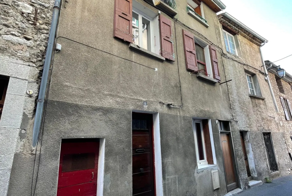 Maison de village de 74m2 en vente avec terrasse à Sisteron 